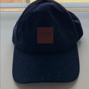 i’m selling a vans hat!